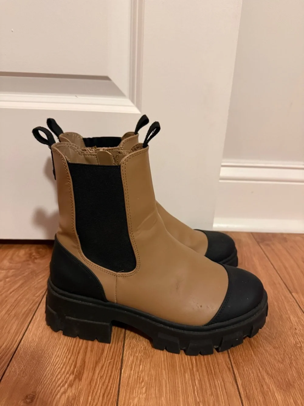 A New Day Target Tan and Black Lug Sole Boots Size 6 1/2 6.5